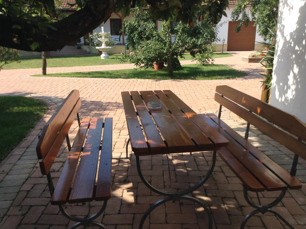 דירות Tiszabecs Bornemisza Kuria מראה חיצוני תמונה
